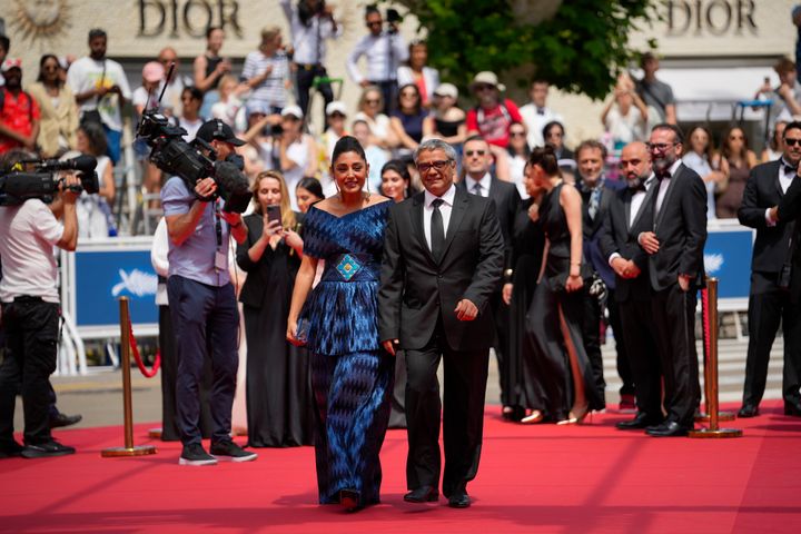 Ο Μοχάμαντ Ρασούλοφ με την Ιρανή ηθοποιό Golshifteh Farahani, η οποία ζει εξόριστη στη Γαλλία περισσότερο από μία δεκαετία. Φεστιβάλ Καννών, 24 Μαΐου 2024.