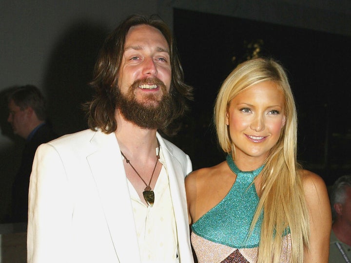 Kate Hudson e seu marido Chris Robinson comparecem à festa de "O divórcio" em 29 de julho de 2003 em Los Angeles.