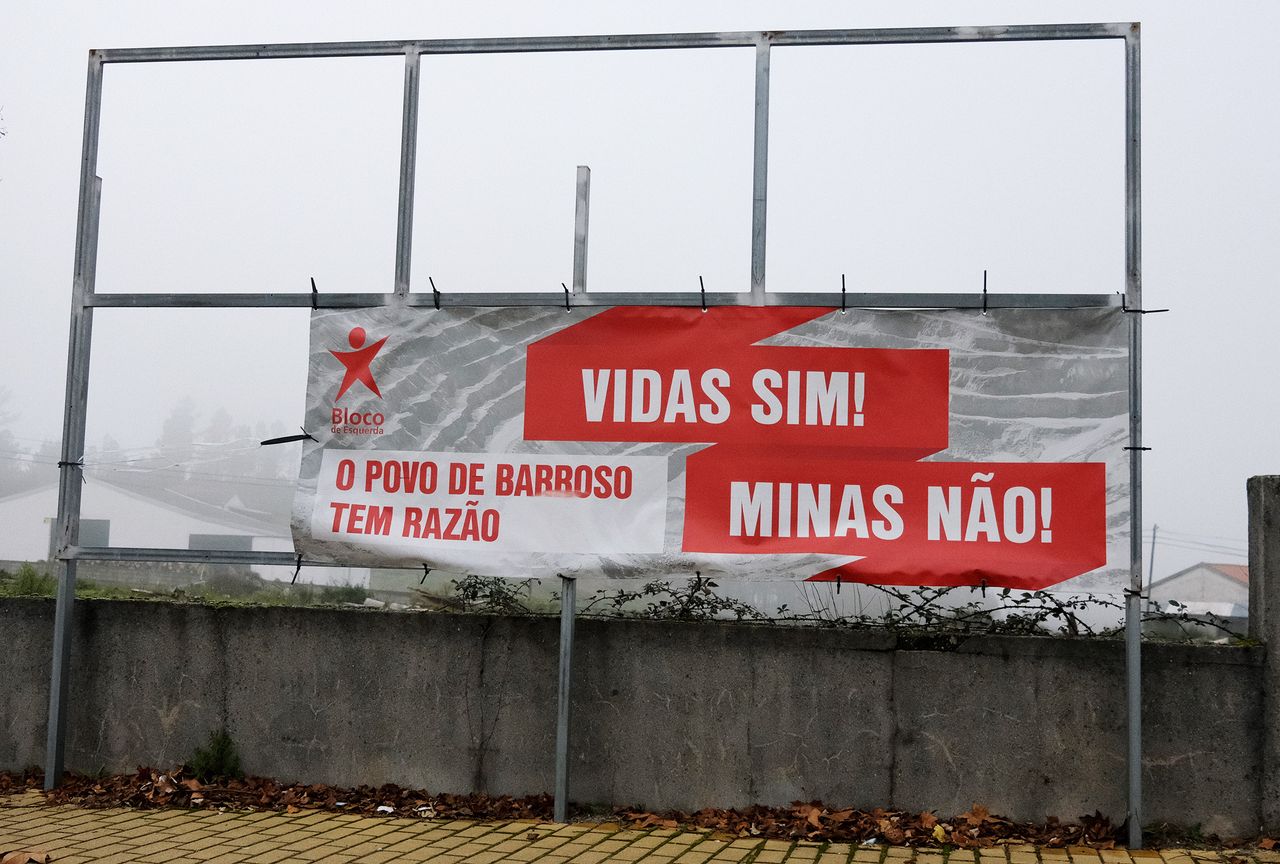 A protest sign opposing the lithium mine in Boticas, Portugal, reads "Lives yes! Mines no!"
