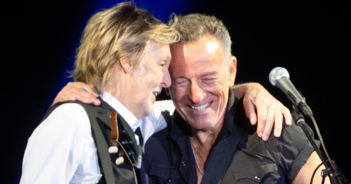 Paul McCartney Hilariously Roasts Pal Bruce Springsteen While Presenting Award