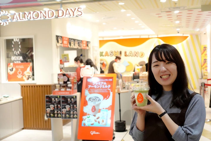 東京駅にある「Glico ALMOND DAYS」