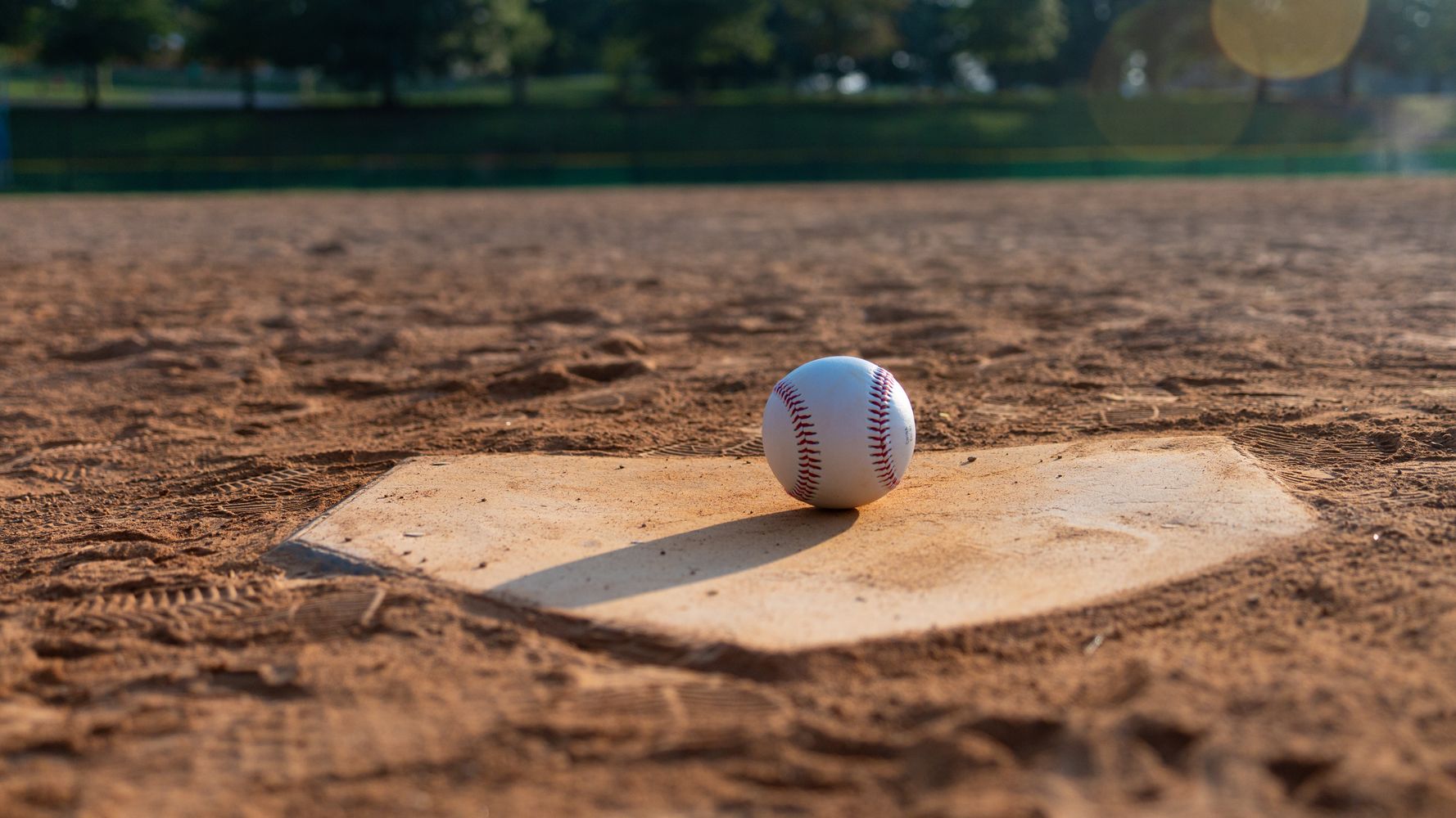 米高校野球で謎のプレー。センターが打者を本塁上でタッチアウト、どうして？実況者「こんなの見たことありません」【動画】 | ハフポスト NEWS