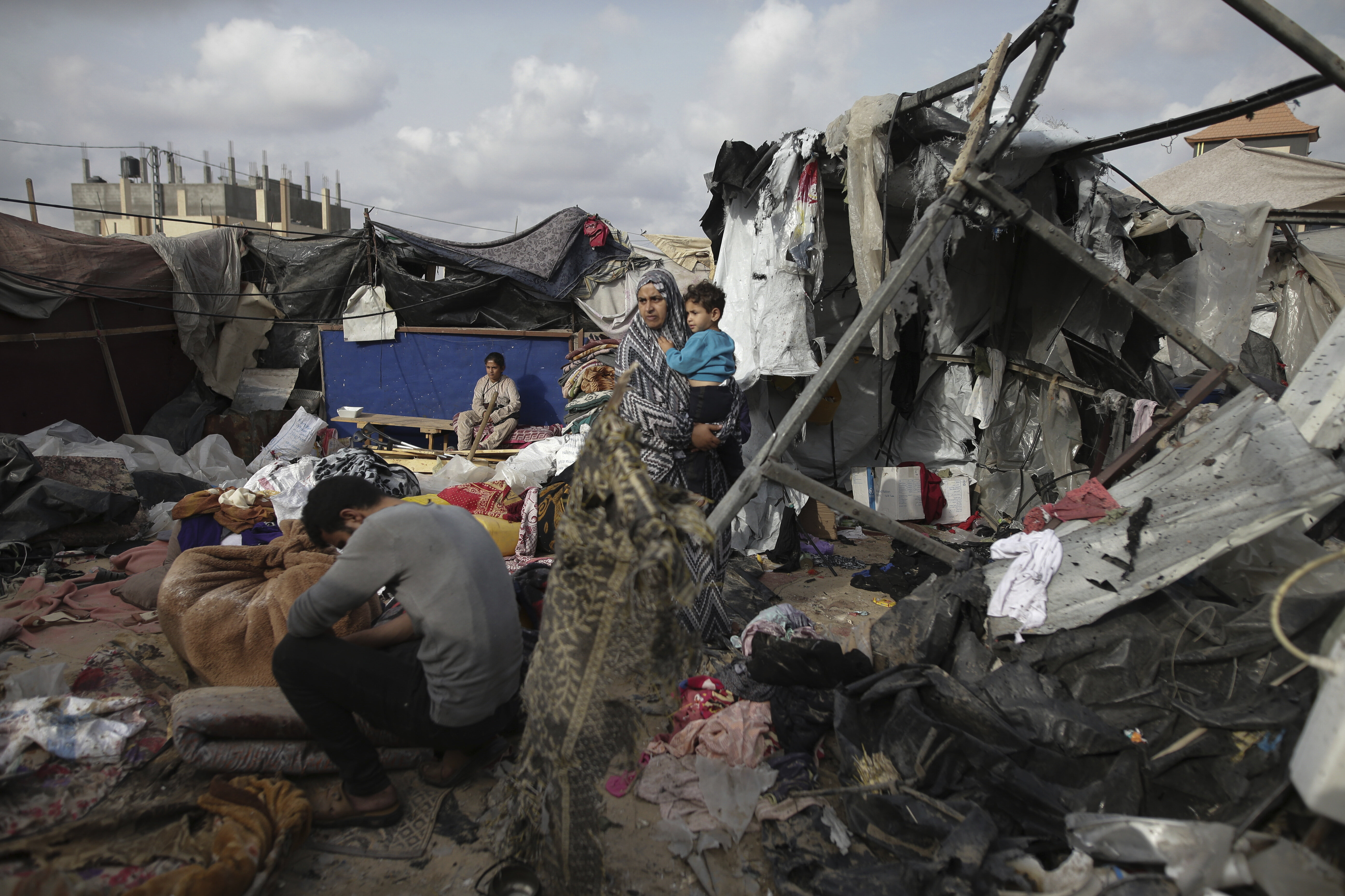 Medics Say New Israeli Strikes Kill 16 In Rafah Amid Escalation Of Fighting