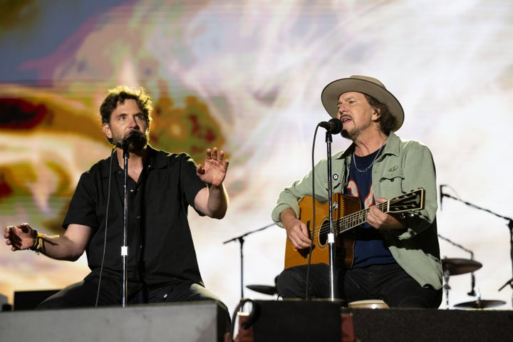 Cooper fez amizade com Vedder durante a pré-produção de "Uma estrela nasce" (2018).