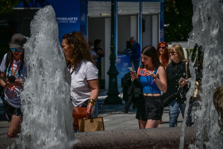 Στιγμιότυπα από το κέντρο της Αθήνας στην Πλατεία Συντάγματος, Παρασκευή 31 Μαϊου 2024 (ΤΑΤΙΑΝΑ ΜΠΟΛΑΡΗ/ EUROKINISSI)