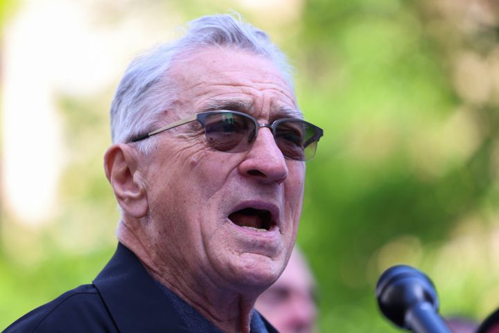 Robert De Niro spricht sich am 28. Mai vor Donald Trumps Schweigegeld-Amtsenthebungsverfahren für Präsident Joe Biden aus.