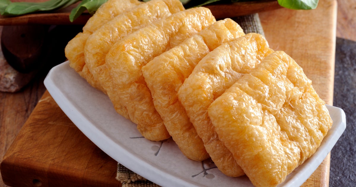【油揚げ100枚食べちゃう！】アレをのせて焼くだけでカリカリ激ウマ。油揚げの簡単おつまみレシピ