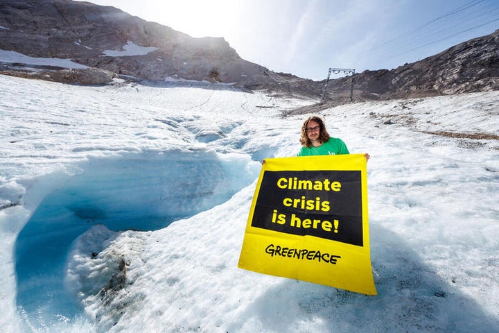 Greenpeace climate experts went up to the Zugspitze, the highest peak of the Wetterstein Mountains and the highest mountain in Germany, and measured high temperature using a thermal imaging camera.Volunteers hold a banner reading: "Klimakrise ist hier!" (Climate Crisis is here!)Greenpeace Klimaexpert:innen messen hohe Temperaturen auf der Zugspitze und machen Aufnahmen mit einer WÃ¤rmebildkamera.Auf dem Banner steht: "Climate Crisis is here!" (Klimakrise ist hier!").