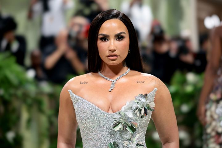 Demi Lovato nimmt am 6. Mai an der Met Gala 2024 teil.  Sie sprach am Montag während einer Wohltätigkeitsveranstaltung über ihre Reise zur psychischen Gesundheit.