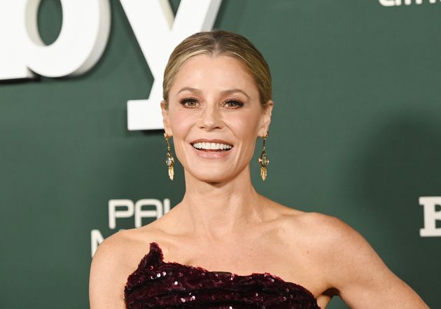 Modern Family Star Julie Bowen Gets Humble About Helping Sarah Hyland Leave An Abusive Partner