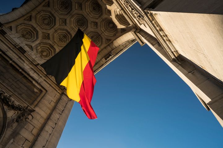 Η Βελγική σημαία στο Parc du Cinquantenaire - Πάρκο της Πεντηκοστής Επετείου Φτιάχτηκε το 1880 για τα 50 χρόνια της ανεξαρτησίας της χώρας.