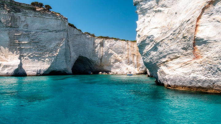 Η παραλία Κλέφτικο στη Μήλο.