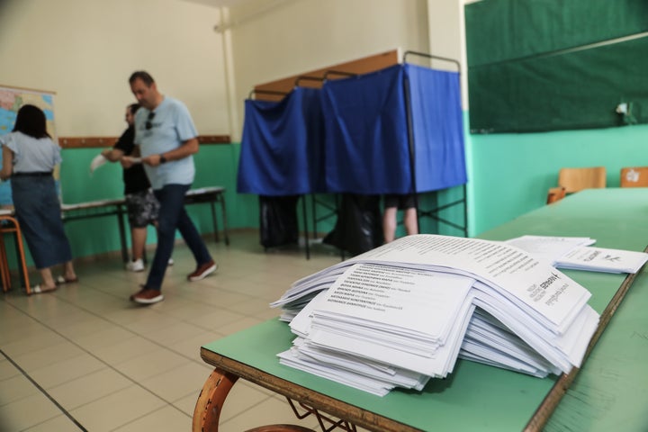 Στιγμιότυπο από εκλογικό κέντρο