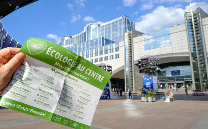 Το προεκλογικό φυλλάδιο των Πρασίνων (ecology at the center) στο Βέλγιο.