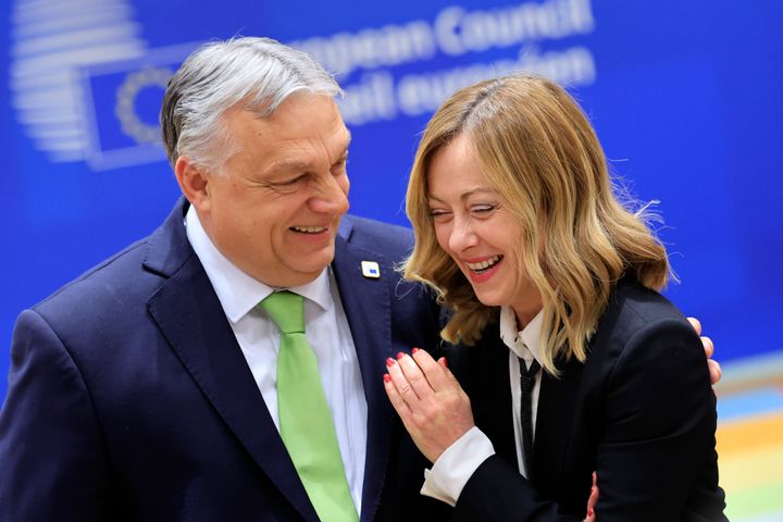 418 / 5.000Αποτελέσματα μετάφρασηςΑποτέλεσμα μετάφρασηςΑΡΧΕΙΟ - Ο πρωθυπουργός της Ουγγαρίας Βίκτορ Όρμπαν, αριστερά, μιλά με την πρωθυπουργό της Ιταλίας Τζόρτζια Μελόνι κατά τη διάρκεια μιας συνάντησης στρογγυλής τραπέζης σε μια Σύνοδο Κορυφής της ΕΕ στις Βρυξέλλες, στις 21 Μαρτίου 2024. (AP Photo/Geert Vanden Wijngaert, File)