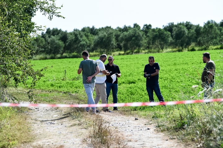 Ηλεία, 10/6/2024: Το χωράφι όπου βρέθηκε δολοφονημένο με τραύματα στο λαιμό το 11χρονο κορίτσι.