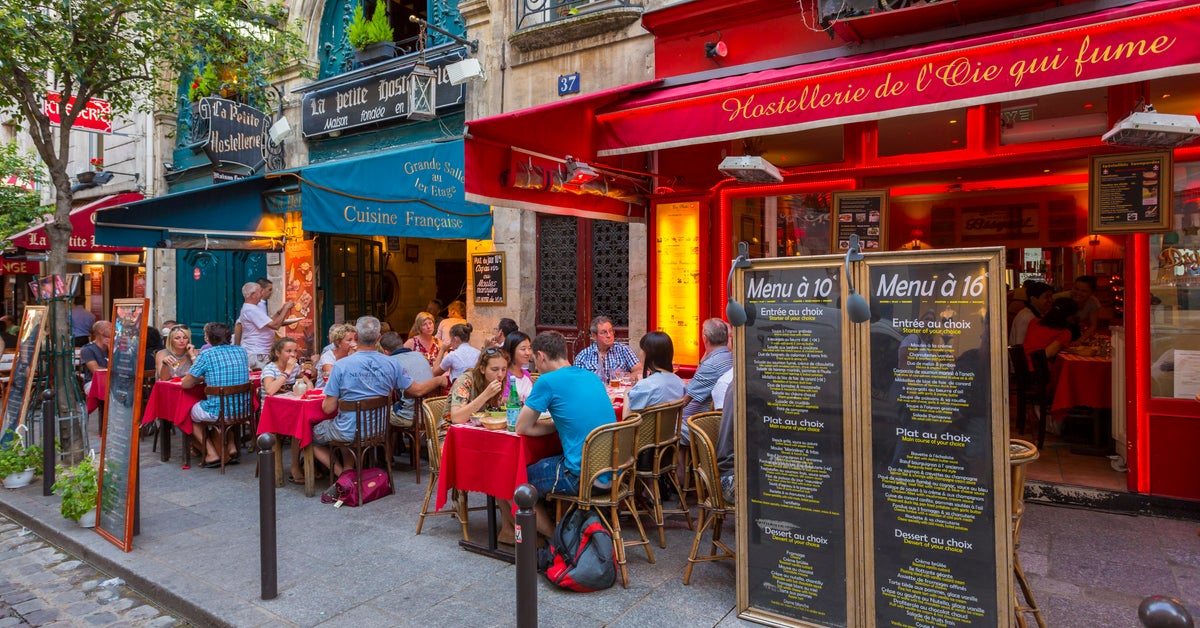 How To Find A Restaurant That’s Not A Tourist Trap While Traveling