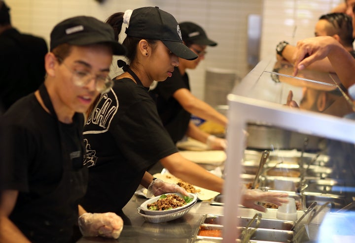 Individuals Are Filming Chipotle Employees In A Quest For Greater Parts — And Workers Have Had It 2 Another popular hack has led customers to ask one scoop of meat, then wait for the worker to move to the next item before asking for double. In no way, shape or form is this going to get you more food, one manager said.