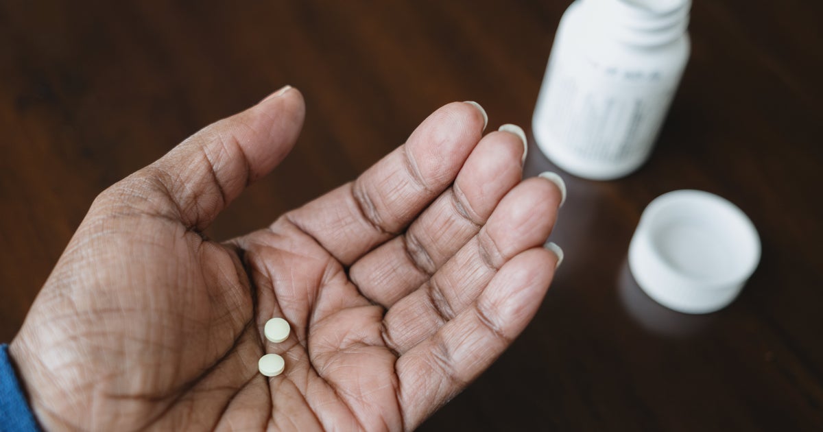 NextImg:Is Acetaminophen Or Ibuprofen Better For Pain? Here's What A Pain Management Doctor Recommends.