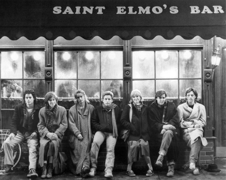 Gießen "St. Elmo Feuer" Im Jahr 1985. (L-R) Rob Lowe, Ally Sheedy, Demi Moore, Emilio Estevez, Marie Winningham, Judd Nelson und Andrew McCarthy.