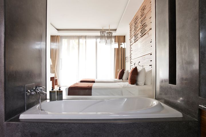 Is your hotel bathtub gross? Here's what experts say.