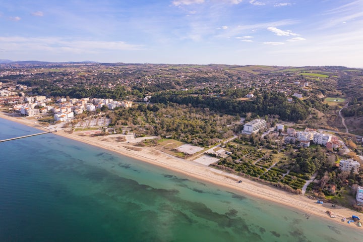 «Ακτή και Camping Αγίας Τριάδας»