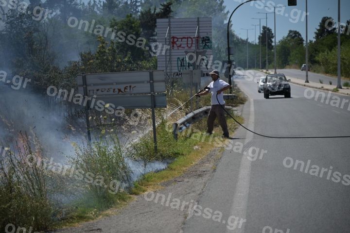 Σε εξέλιξη βρίσκεται αυτή την ώρα λίγο πριν τις 4 μ.μ. της Παρασκευής η μεγάλη φωτιά στην περιφερειακή Τρικάλων που εκτείνεται μέχρι τη συνοικία του Αγίου Θωμά.