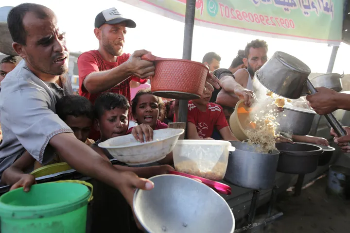 Israel’s Army Says It Will Pause Daytime Fighting Along A Route In Southern Gaza To Help Ramp Up Aid (huffpost.com)