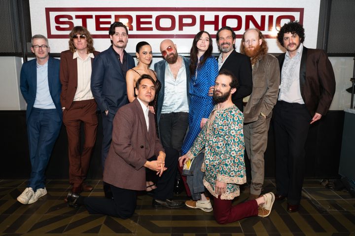 Οι συντελεστές της παράστασης «Stereophonic», μετά την πρεμιέρα στο Broadway, 19 Απριλίου 2024, Νέα Υόρκη. (Photo by Valerie Terranova/Getty Images)