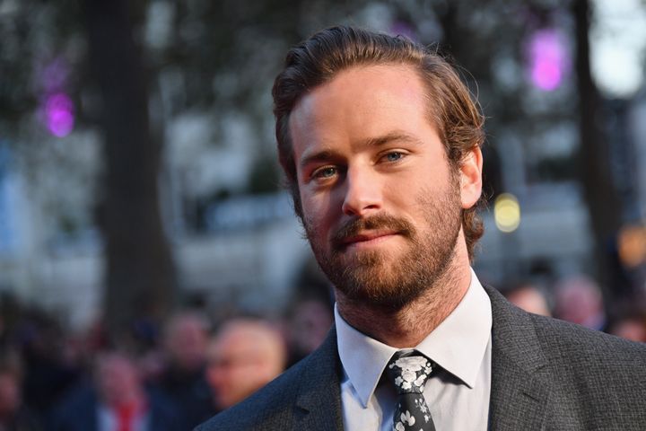 Armie Hammer besucht eine Filmpremiere in London "Freies Feuer" im Oktober 2016. In einem am Sonntag veröffentlichten Podcast-Interview sprach er über den persönlichen Skandal, der sein Leben und seine Karriere auf den Kopf stellte.