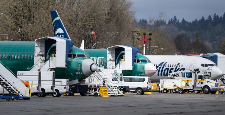 Boeing 737 MAX-Flugzeuge sind vor dem Boeing-Werk in Renton zu sehen.  Der CEO von Boeing soll am Dienstag vor dem Senat über die Sicherheitspraktiken des Unternehmens aussagen.