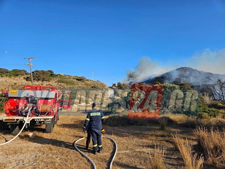 Μεγάλη φωτιά στη Μήλο – Απομακρύνουν κόσμο από σπίτια