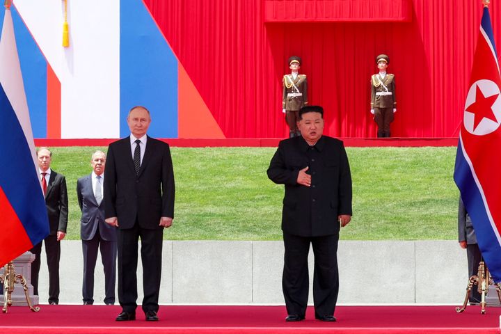 επίσημη τελετή υποδοχής του Ρώσου Προέδρου, στην πρωτεύουσα της Βορείου Κορέας