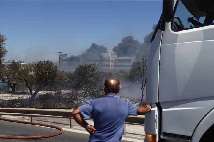 Πυρκαγιά στην λεωφόρο Βάρης - Κορωπίου, Τετάρτη 19 Ιουνίου 2024. (ΣΩΤΗΡΗΣ ΔΗΜΗΤΡΟΠΟΥΛΟΣ/EUROKINISSI)