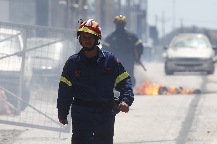 Πυρκαγιά στην λεωφόρο Βάρης - Κορωπίου, Τετάρτη 19 Ιουνίου 2024. (ΣΩΤΗΡΗΣ ΔΗΜΗΤΡΟΠΟΥΛΟΣ/EUROKINISSI)