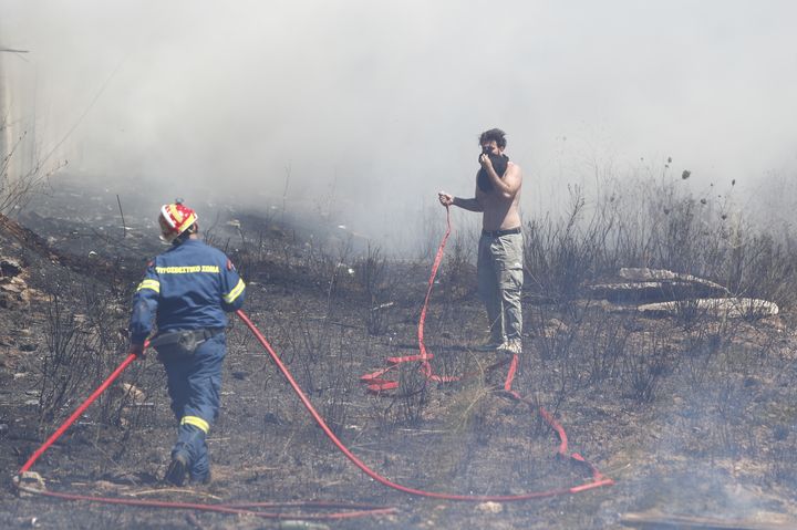 Πυρκαγιά στην λεωφόρο Βάρης - Κορωπίου, Τετάρτη 19 Ιουνίου 2024. (ΣΩΤΗΡΗΣ ΔΗΜΗΤΡΟΠΟΥΛΟΣ/EUROKINISSI)