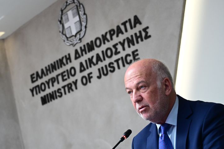 Ο υπουργός Δικαιοσύνης, Γιώργος Φλωρίδης, κατά την ανακοίνωση των νέων κυβερνητικών μέτρων κατά της ενδοοικογενειακής βίας - Αθήνα, 20 Ιουνίου 2024