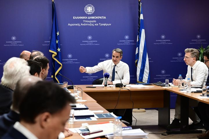 Ο Κυριάκος Μητσοτάκης κατά την επίσκεψή του στο Υπουργείο Αγροτικής Ανάπτυξης και Τροφίμων - Παρασκευή 21 Ιουνίου 2024.
