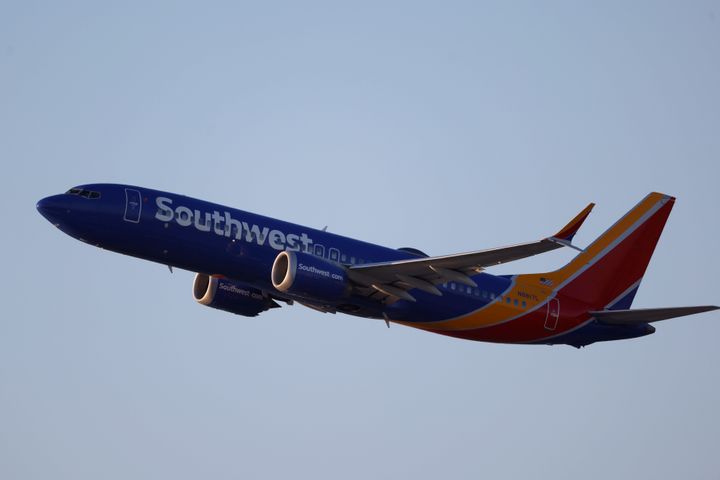 Ein Flugzeug der Southwest Airlines wurde beim Abflug vom Los Angeles International Airport fotografiert.