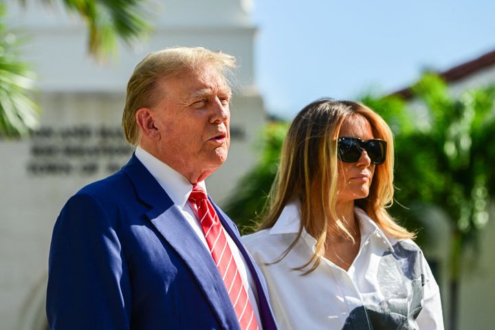 Donald Trump und Melania Trump kommen zur Abstimmung bei den Vorwahlen im März 2024 in Florida.