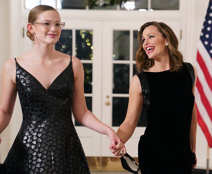 Jennifer Garner, right, and Violet Affleck arrive for the White House state dinner for French President Emmanuel Macron in 2022.