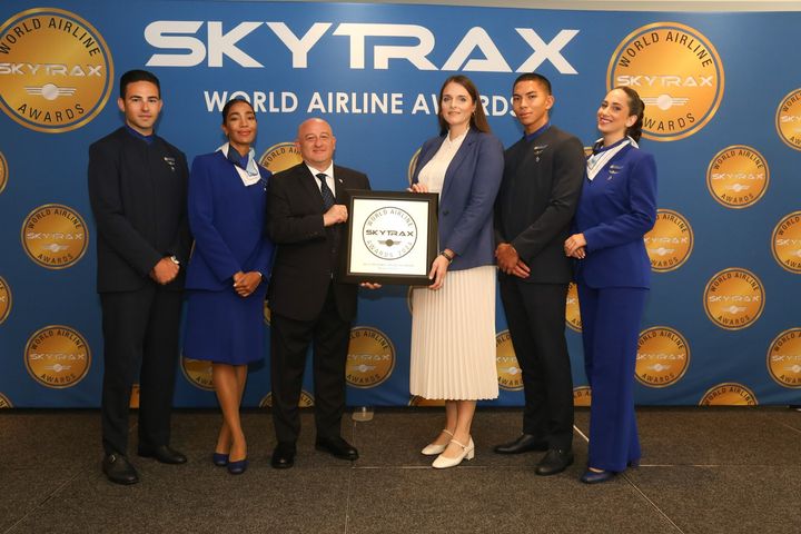 Η AEGEAN βραβεύτηκε στα Skytrax World Airline Awards 2024 για 13 η συνεχή χρονιά και 14 η φορά συνολικά στα 25 χρόνια λειτουργίας της.
