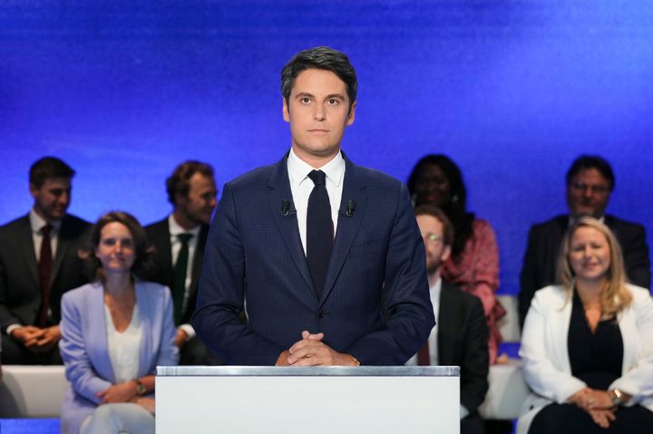 Ο Γάλλος πρωθυπουργός Gabriel Attal ποζάρει πριν από συζήτηση που μεταδίδεται από το γαλλικό τηλεοπτικό κανάλι TF1, στην Boulogne-Billancourt, έξω από το Παρίσι, Τρίτη 25 Ιουνίου 2024. Οι βουλευτικές εκλογές δύο γύρων θα διεξαχθούν στις 30 Ιουνίου και στις 7 Ιουλίου (Dimitar Dilkoff, Pool via AP).