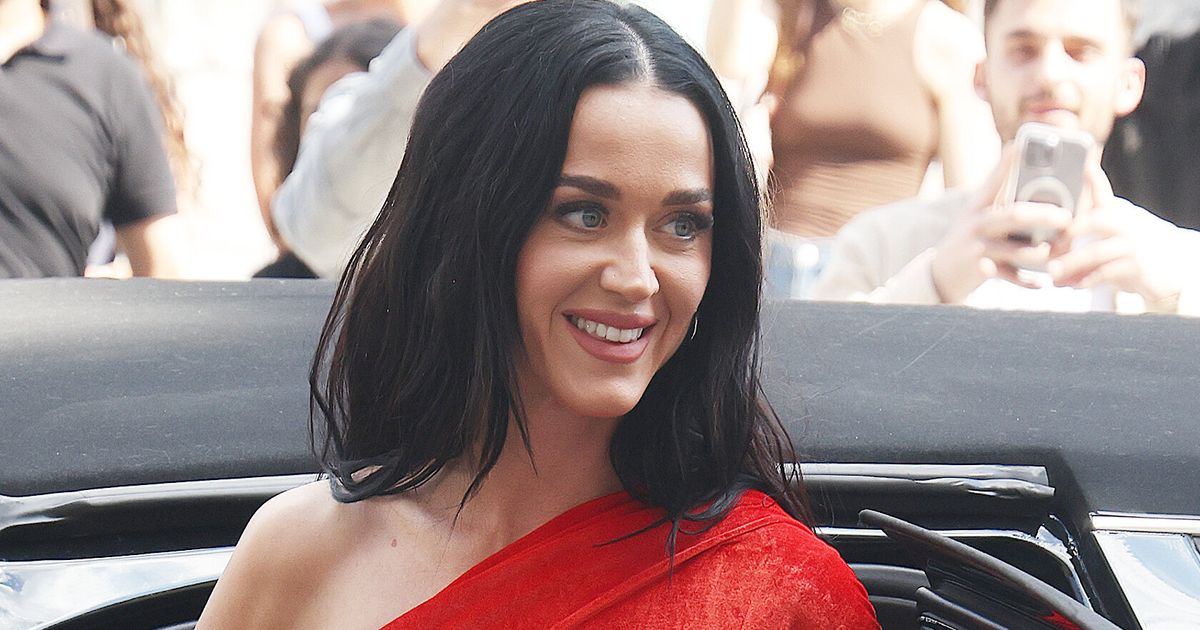Katy Perry Wears Another Breathtaking Dress, and This Time It's a Clever PR Move