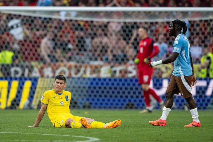 Ο Ruslan Malinovskyi της Ουκρανίας δείχνει απογοητευμένος μετά τον αγώνα της φάσης των ομίλων του UEFA EURO 2024 μεταξύ της Ουκρανίας και του Βελγίου στην Stuttgart Arena στις 26 Ιουνίου 2024 στη Στουτγάρδη της Γερμανίας. (Φωτογραφία: Marvin Ibo Guengoer - GES Sportfoto/Getty Images)