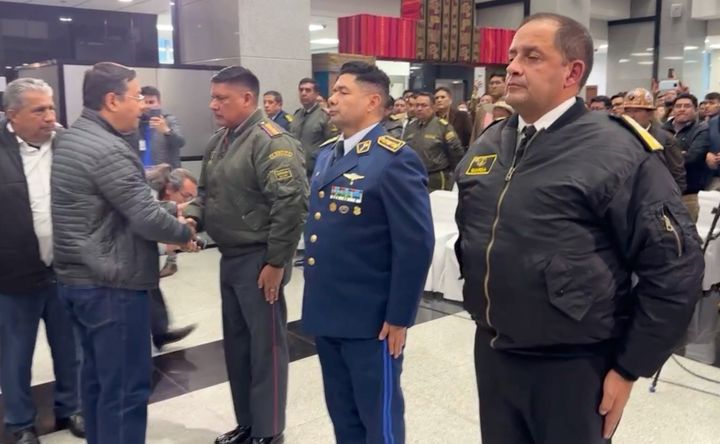 O Βολιβιανός πρόεδρος διορίζει νέους διοικητές των ενόπλων δυνάμεων