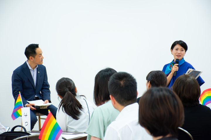 EY Japanのチェアパーソン兼CEOの貴田守亮さん（左）とパナソニックコネクトDEI担当役員の山口有希子さん（右）