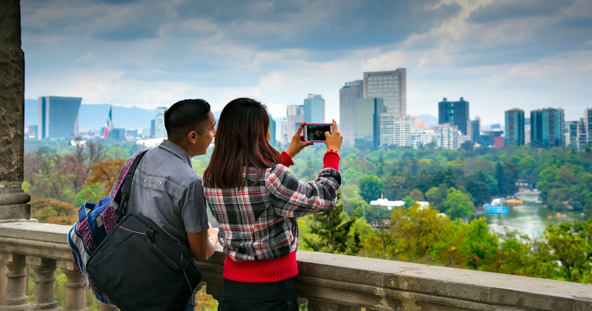 NextImg:Do You Dress Like An American Tourist Abroad? These Signs Are A Dead Giveaway.