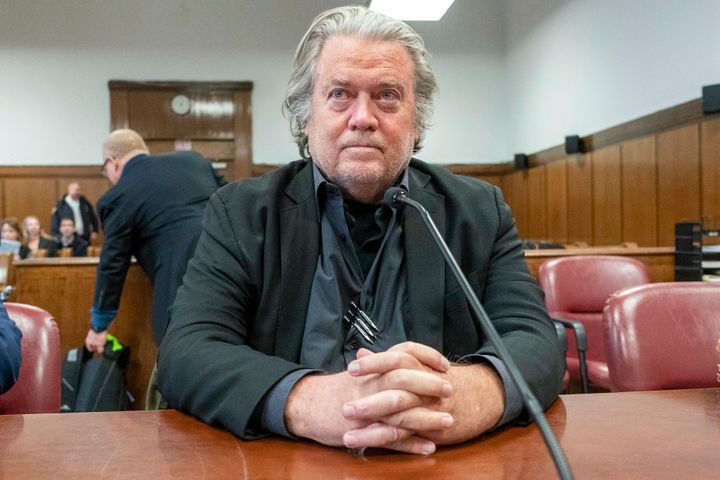 DATEI – Steve Bannon erscheint am 12. Januar 2023 vor Gericht in New York. (Steven Hirsch/New York Post über AP, Pool, Datei)