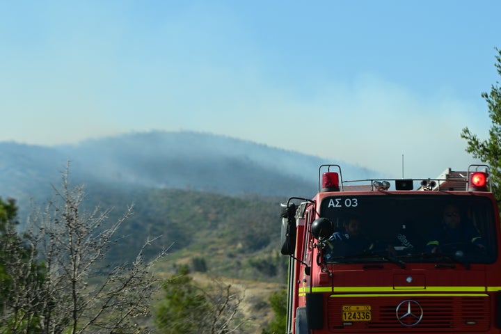 Στιγμιότυπο από τη φωτιά στην Πάρνηθα